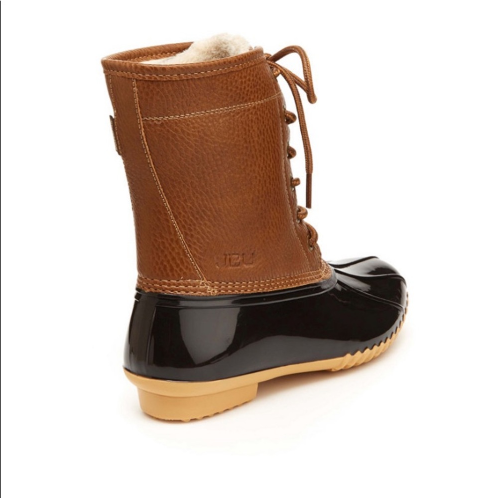 New in box:    - Woman’s casual duck waterproof boots. - Picture 3 of 17